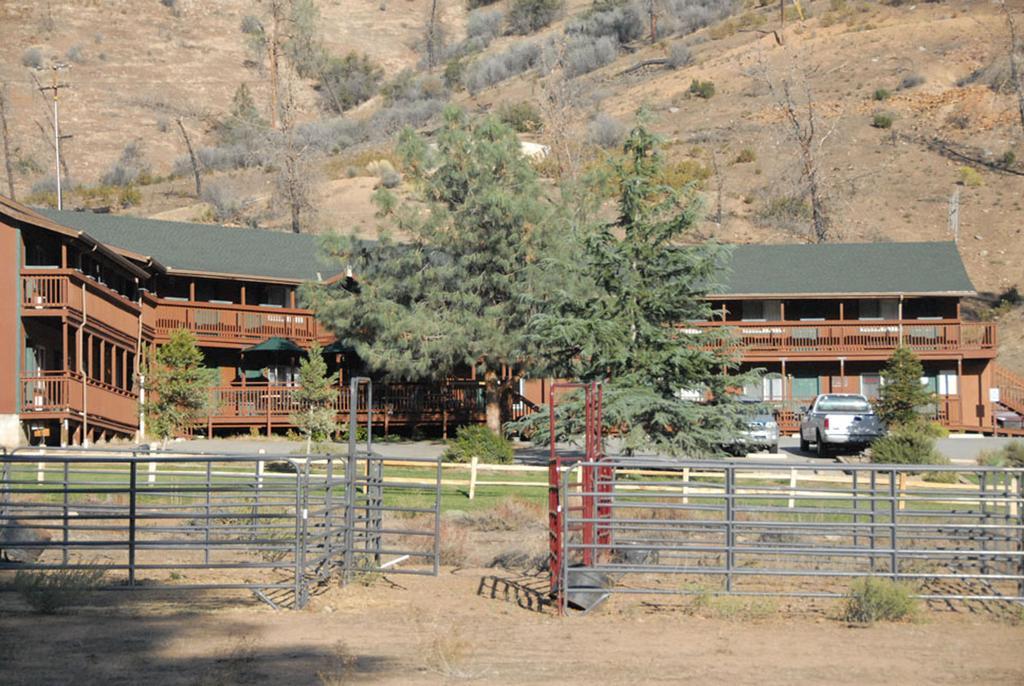 Corral Creek Lodge カーンビル エクステリア 写真